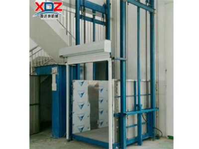 剪叉式液壓升降機高空作業(yè)時，安全性使用標(biāo)準(zhǔn)是什么?