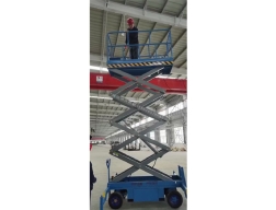 移動剪叉式升降機(jī),剪叉式升降機(jī)