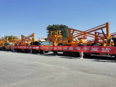 曲臂式升降機(jī)