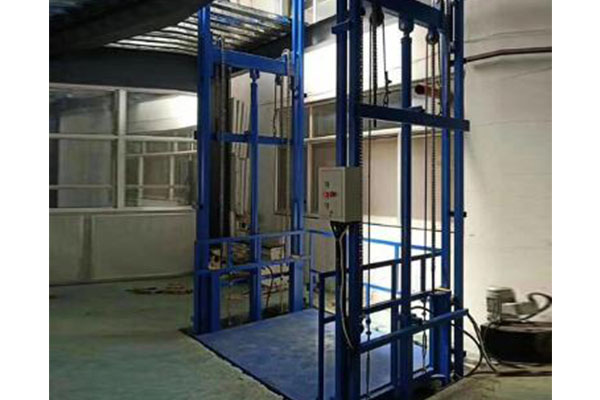 導(dǎo)軌式升降機(jī) 導(dǎo)軌式升降機(jī)