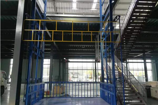 導(dǎo)軌式升降機(jī)安裝