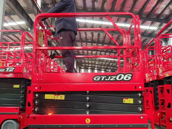 移動(dòng)升降機(jī)